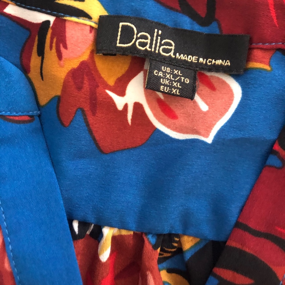 Floral Sleeveless Shell Blouse by Dalia - Picture 2 of 5